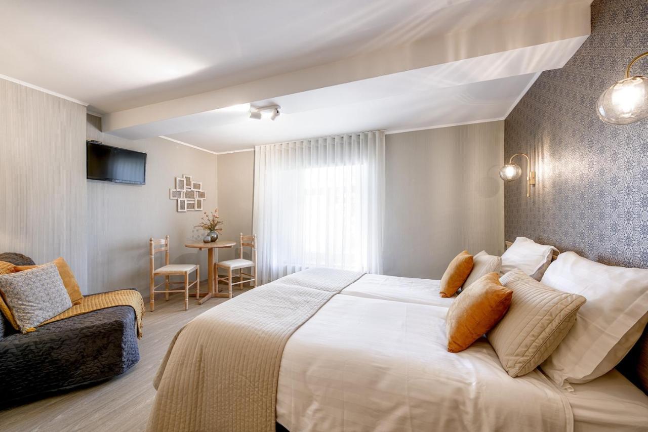 Hotel Le Barbouillon Vencimont Bagian luar foto